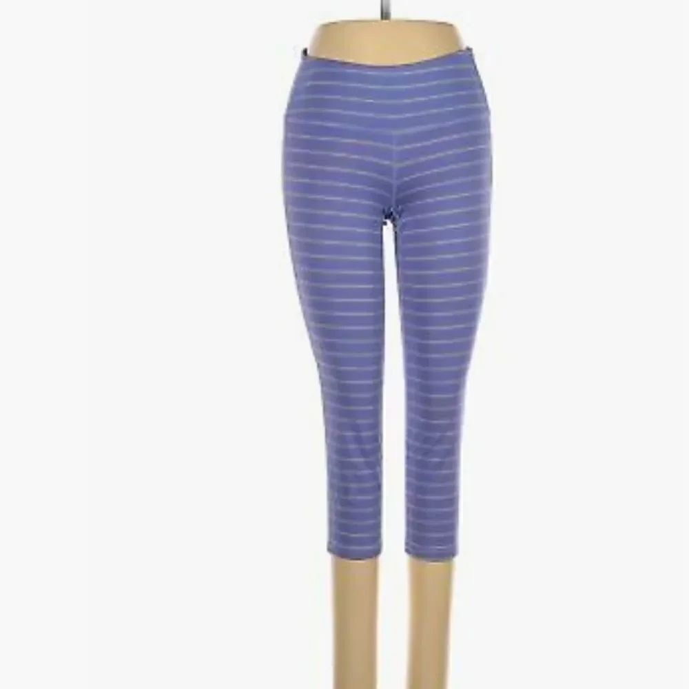 ATHLETA Periwinkle/White Striped Chaturanga Capri Leggings szM